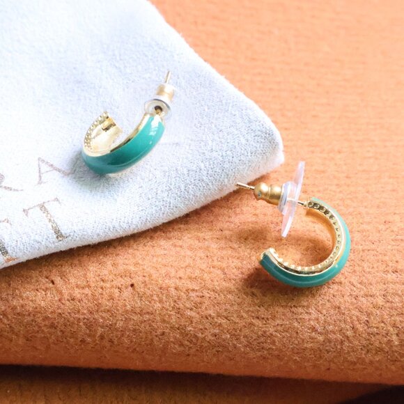 Kendra Scott | Ainsley - Gold Green Enamel Earrings - Picture 2 of 2